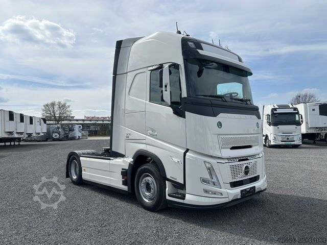 Standard tractor unit Volvo FH 500 Aero Euro 6 Globe XL Leder Mikrowelle