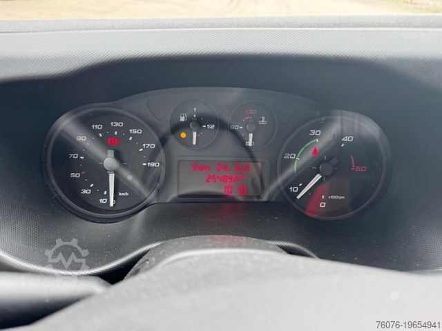 Customized van IVECO 70C17 Fleisch Theke Solar Heizung Kühler Kamera