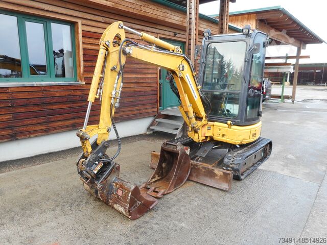 Mini excavator Komatsu PS 26MR-3 mit POWERTILT