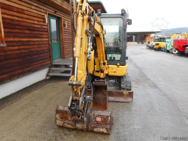 Mini excavator Komatsu PS 26MR-3 mit POWERTILT