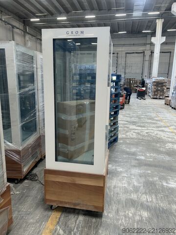 Vertical refrigerated display showcase ISA Cristal Tower 725 RV TB R290