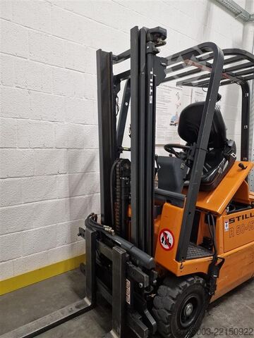 Electric 3-wheel forklift with triplex mast STILL R50-15