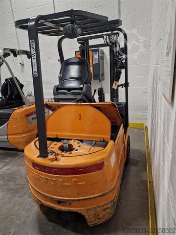 Electric 3-wheel forklift with triplex mast STILL R50-15