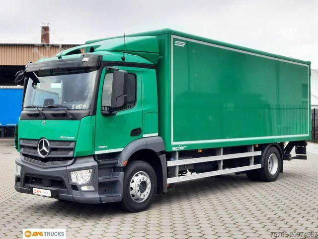 Box truck MERCEDES-BENZ 1824 L ACTROS Koffer 7,35 m mit Tür + LBW 2t