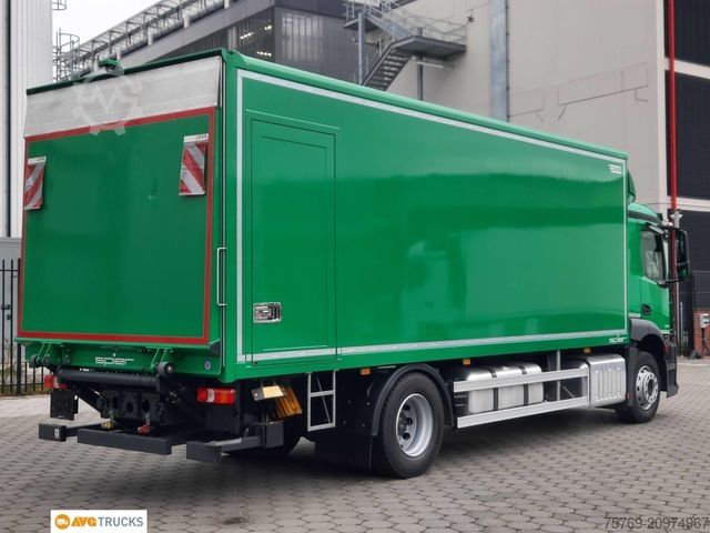 Box truck MERCEDES-BENZ 1824 L ACTROS Koffer 7,35 m mit Tür + LBW 2t