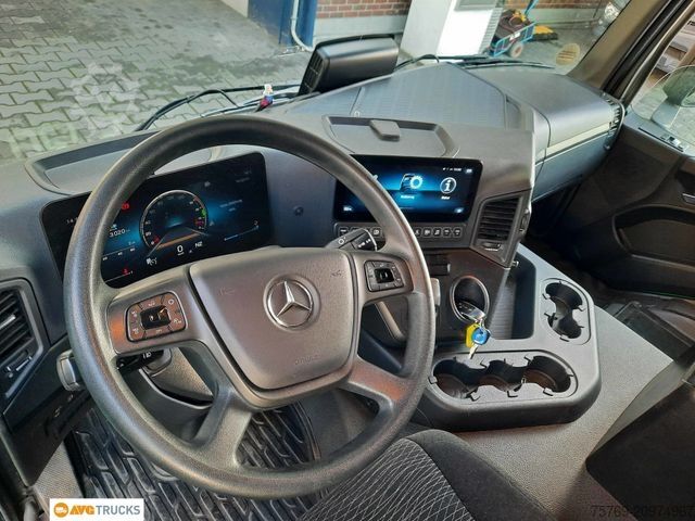 Box truck MERCEDES-BENZ 1824 L ACTROS Koffer 7,35 m mit Tür + LBW 2t