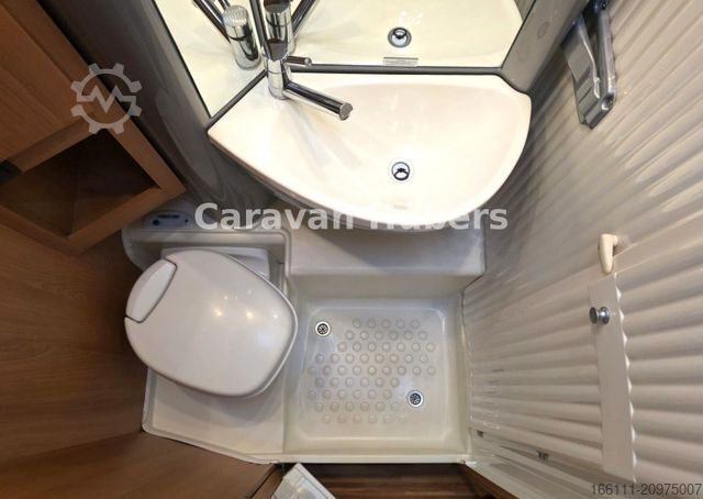Semi-integrated camper DETHLEFFS Globe 4 - Hubbett - Stockbetten  - Klima