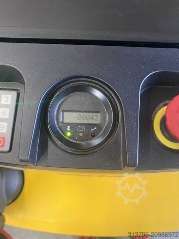 Manual stacker Yale MS10