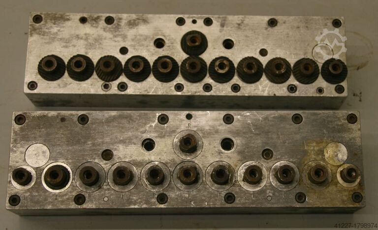 Multi-spindle head with 12 drill bits Nottmeyer 32 Lochabstand