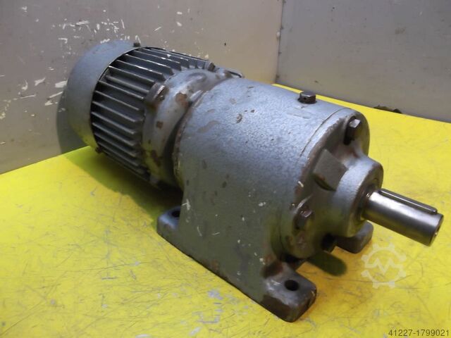 Geared motor 1.1 kW 103 rpm SEW-EURODRIVE R52W D90S-4