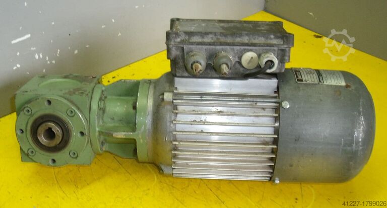 Geared motor 0.37 kW 56 rpm Lenze B7C4-058H