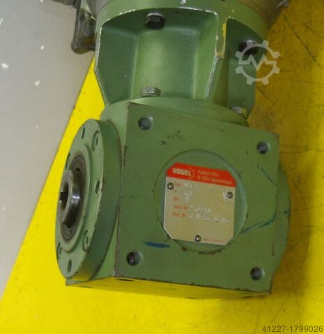 Geared motor 0.37 kW 56 rpm Lenze B7C4-058H