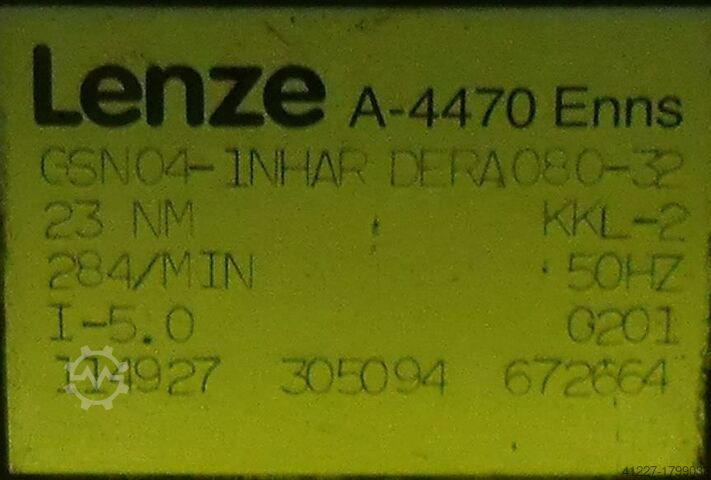 Geared motor 0.75 kW 284 rpm Lenze MDERA080-32