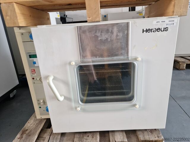 Vacuum oven Heraeus UT 6060