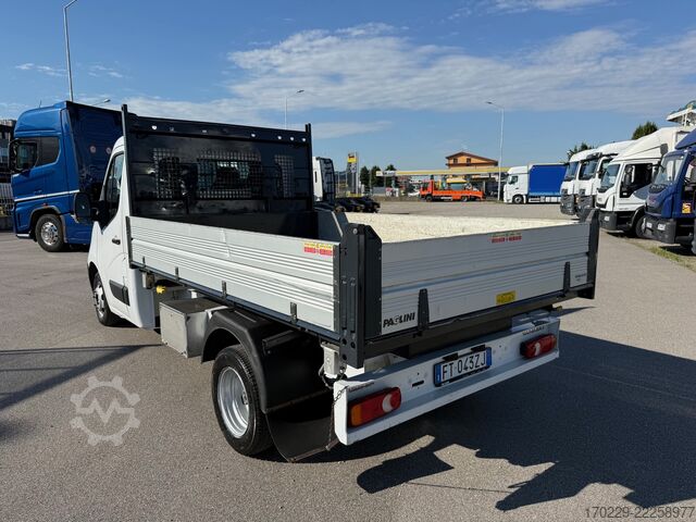 Three-way tipper van Renault Master