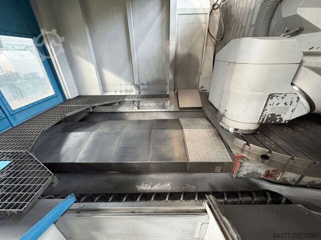 Universal Bearbeitungszentrum DMG MORI DMU 200 P