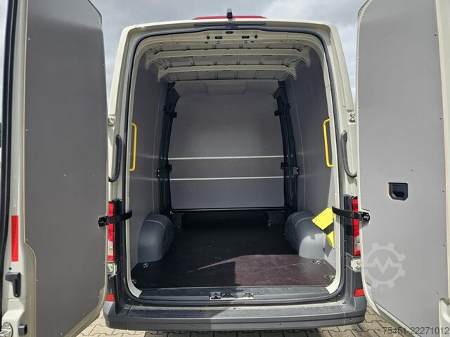 High top van VW Crafter 35 Kasten Plus 7 Sitze MR ERGO LED KAMERA