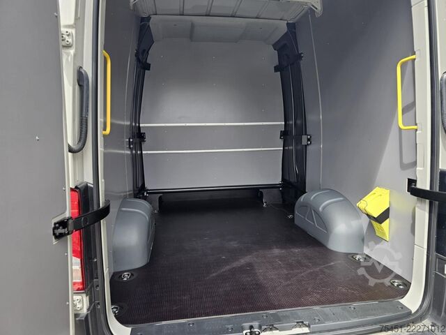 High top van VW Crafter 35 Kasten Plus 7 Sitze MR ERGO LED KAMERA