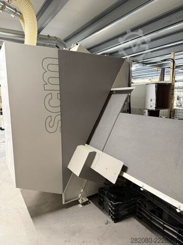 Bearbeitungszentrum mit Durchlauf SCM Cyflex 900