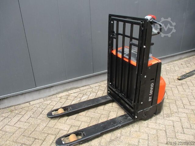 Pallet truck TOYOTA LWE160