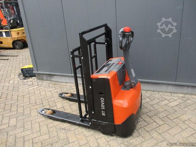 Pallet truck TOYOTA LWE160