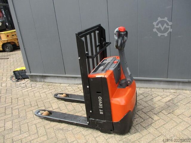 Pallet truck TOYOTA LWE160
