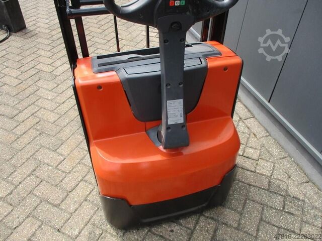 Pallet truck TOYOTA LWE160
