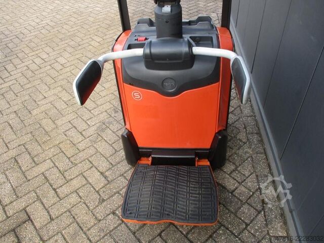 Pallet truck TOYOTA LPE200