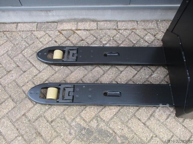 Pallet truck TOYOTA LPE200
