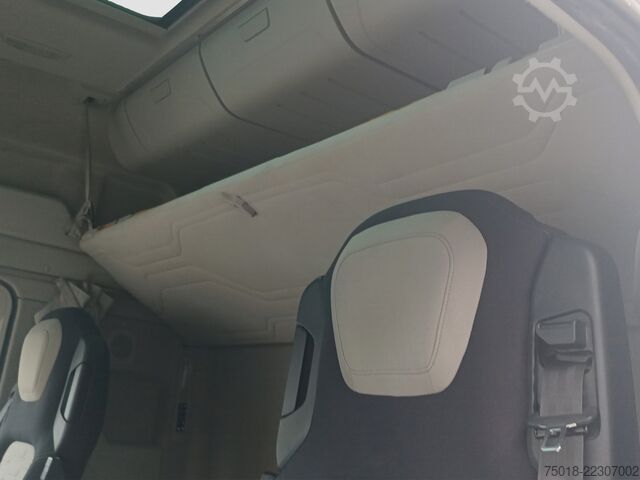 Standard tractor unit FORD F MAX 500