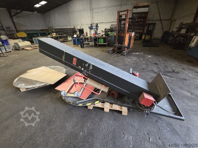 Pallet wrapping machine