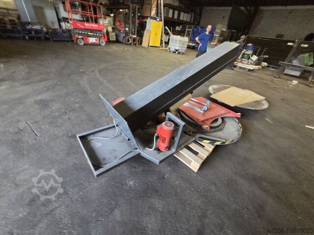 Pallet wrapping machine