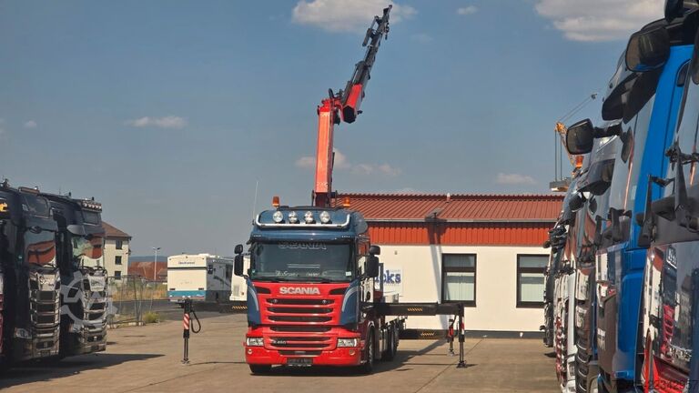 Flatbed truck SCANIA R 490 * RETARDER * FASSI 14 M * LENK/LIFTACHSE *