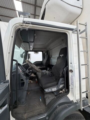 Refrigerated/frozen transport MAN TGL 10.180 Hangend Vlees / Railles de Viande / ...