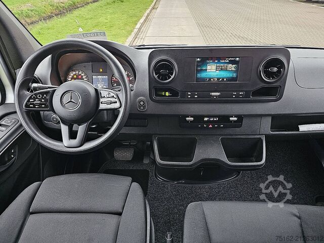 Suitcase MERCEDES-BENZ SPRINTER 317 Bakwagen Laadklep!