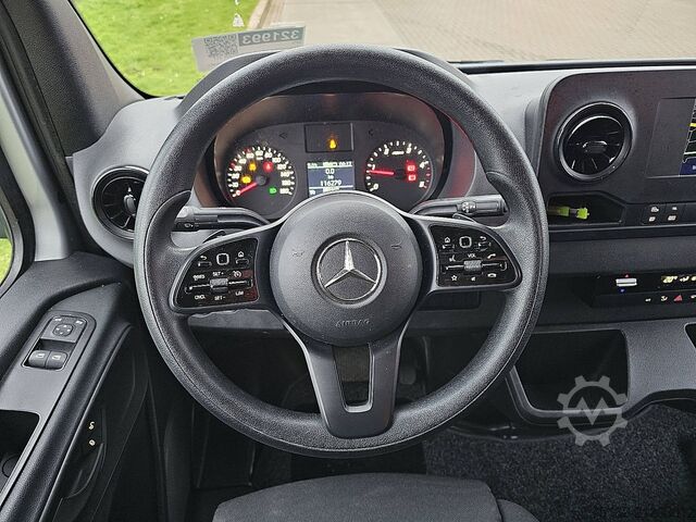 Suitcase MERCEDES-BENZ SPRINTER 317 Bakwagen Laadklep!