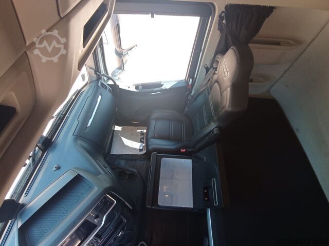 Standard tractor unit Iveco S-WAY 570 euro 6-E uff. ITALIA Full pn.