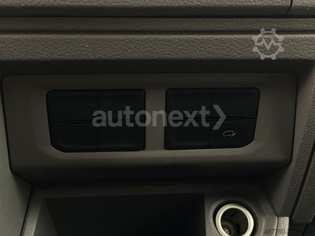 Box van VOLKSWAGEN Crafter 35 *Ladebordwand* KAMERA+KLIMA+TEMPOMAT
