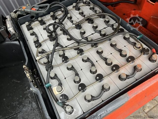 Electric 3-wheel forklift Linde E16-02