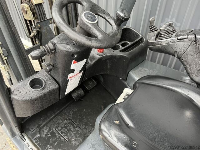 Electric 3-wheel forklift Linde E16-02