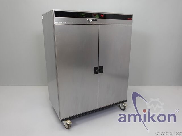 10°C to +250°C / 749 liters Memmert Universal - Wärmeschrank UFP 800