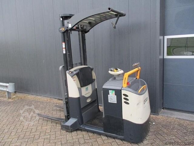 Low lifting order picker Crown TC3000-12-TL