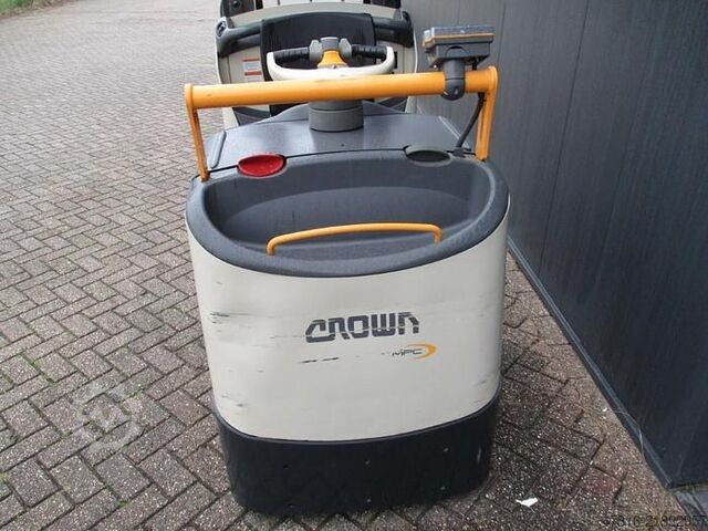 Low lifting order picker Crown TC3000-12-TL