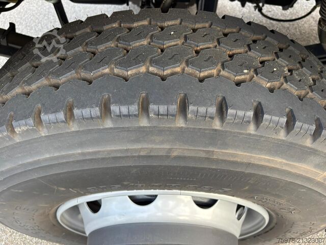 Kipper LKW Iveco Eurocargo 180E32