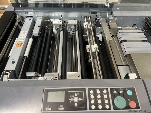 Nut- und Perforiermaschine Duplo DC 616