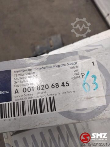 Windshield wiper Mercedes Set ruitenwissers mercedes axor atego a0018206845