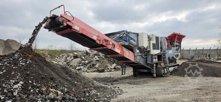 Mobile jaw crusher on tracks Sandvik QJ341 jaw crusher