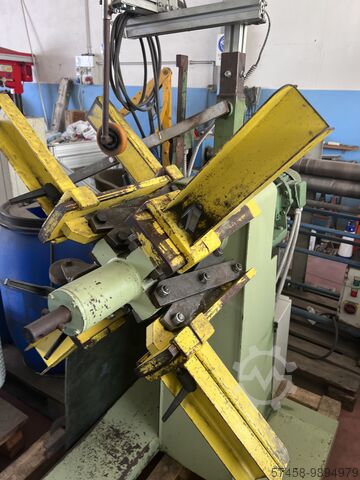 Overhanging motorized reel