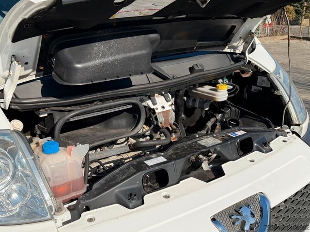 Minibus PEUGEOT Boxer 3.0 HDiF Maxi Klima Ahk Motor in Notlauf