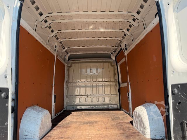 Minibus PEUGEOT Boxer 3.0 HDiF Maxi Klima Ahk Motor in Notlauf